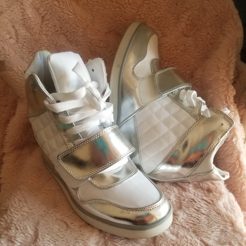 Wedge sneakers